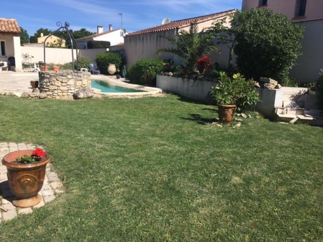 Coquet 2 Pieces Au Calme Avec Piscine Vila Fontvieille Exterior foto