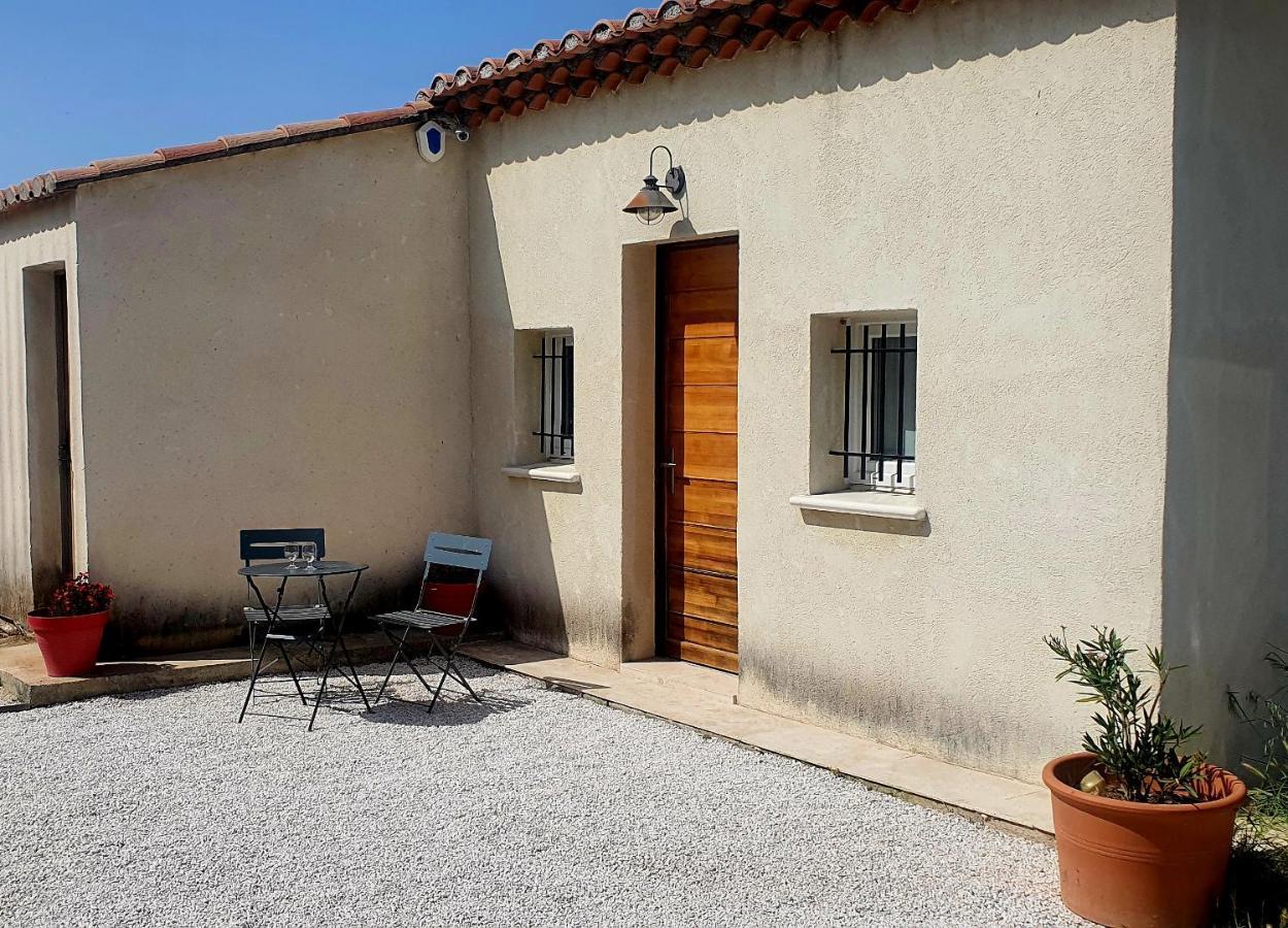 Coquet 2 Pieces Au Calme Avec Piscine Vila Fontvieille Exterior foto