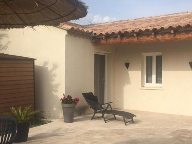 Coquet 2 Pieces Au Calme Avec Piscine Vila Fontvieille Exterior foto