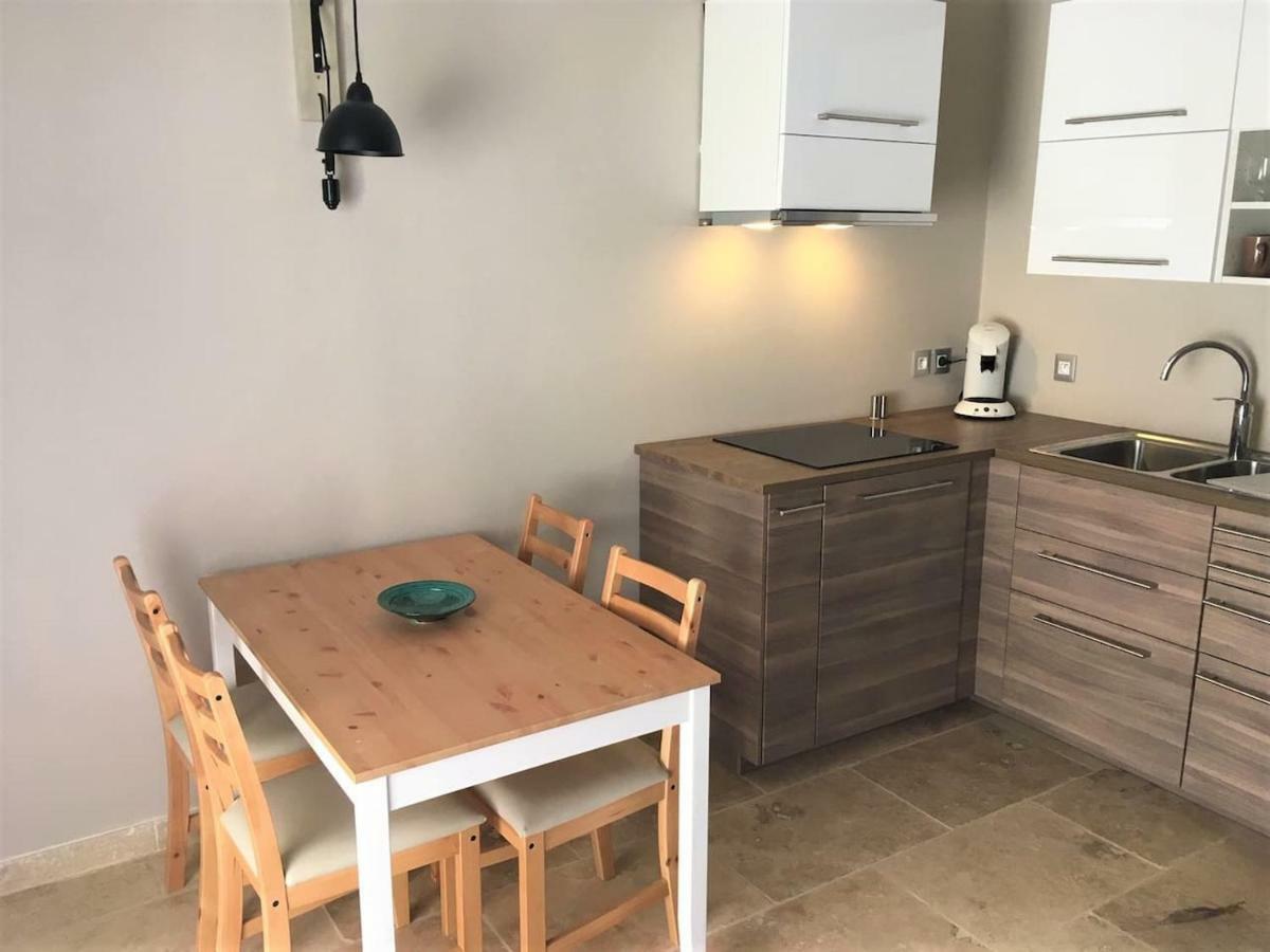 Coquet 2 Pieces Au Calme Avec Piscine Vila Fontvieille Exterior foto