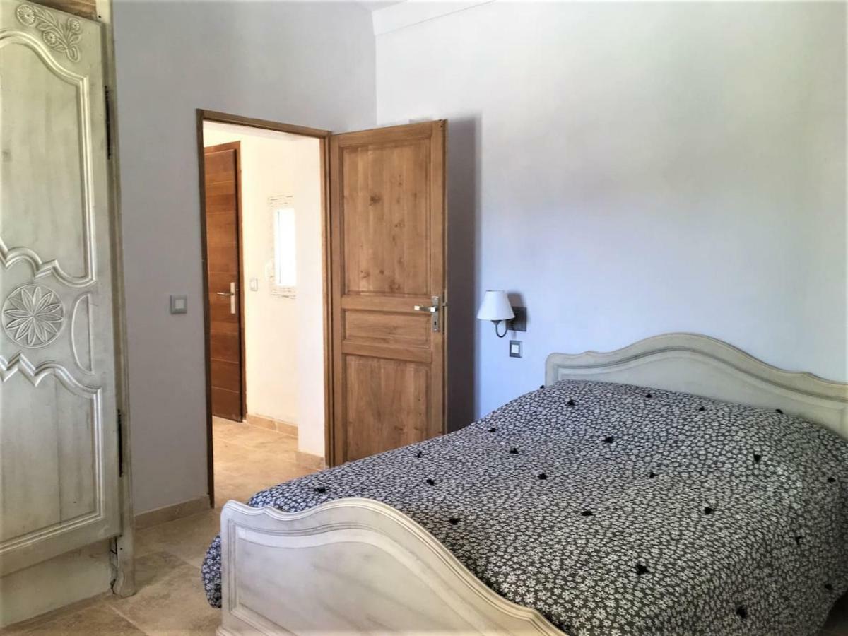 Coquet 2 Pieces Au Calme Avec Piscine Vila Fontvieille Exterior foto